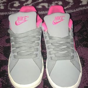 Women's Nike sneakers
